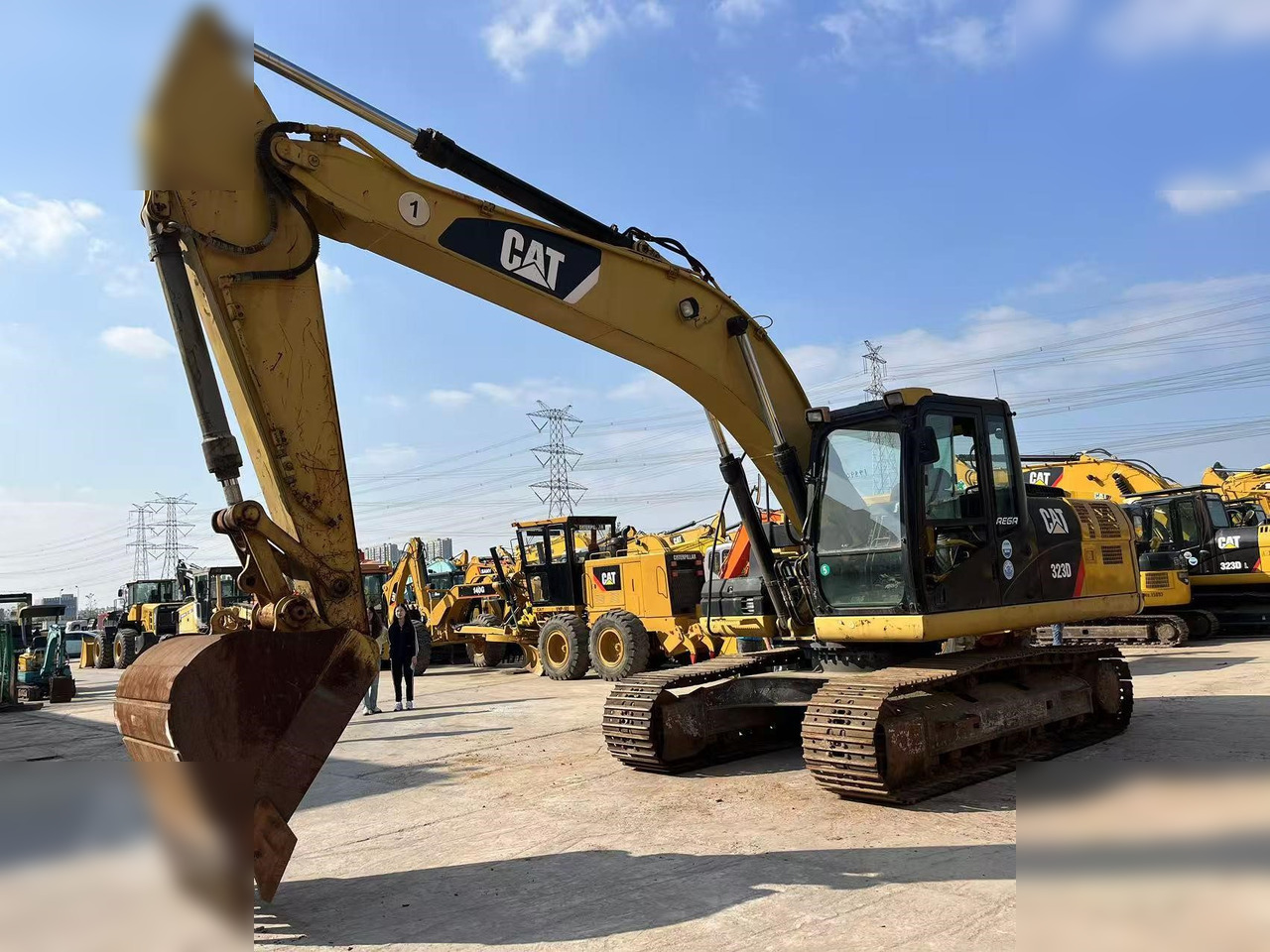 CATERPILLAR 323D - Bandgrävare: bild 2 CATERPILLAR 323D - Bandgrävare: bild 2