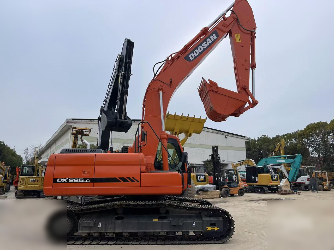 DOOSAN DX225 LC - Bandgrävare: bild 1 DOOSAN DX225 LC - Bandgrävare: bild 1