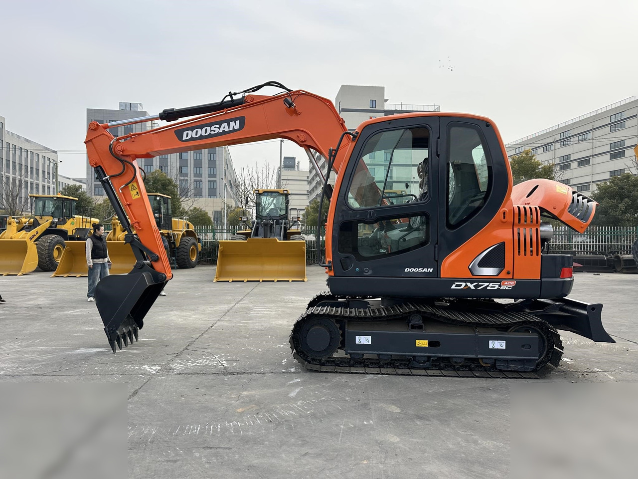 DOOSAN DX75-9CN - Bandgrävare: bild 1 DOOSAN DX75-9CN - Bandgrävare: bild 1