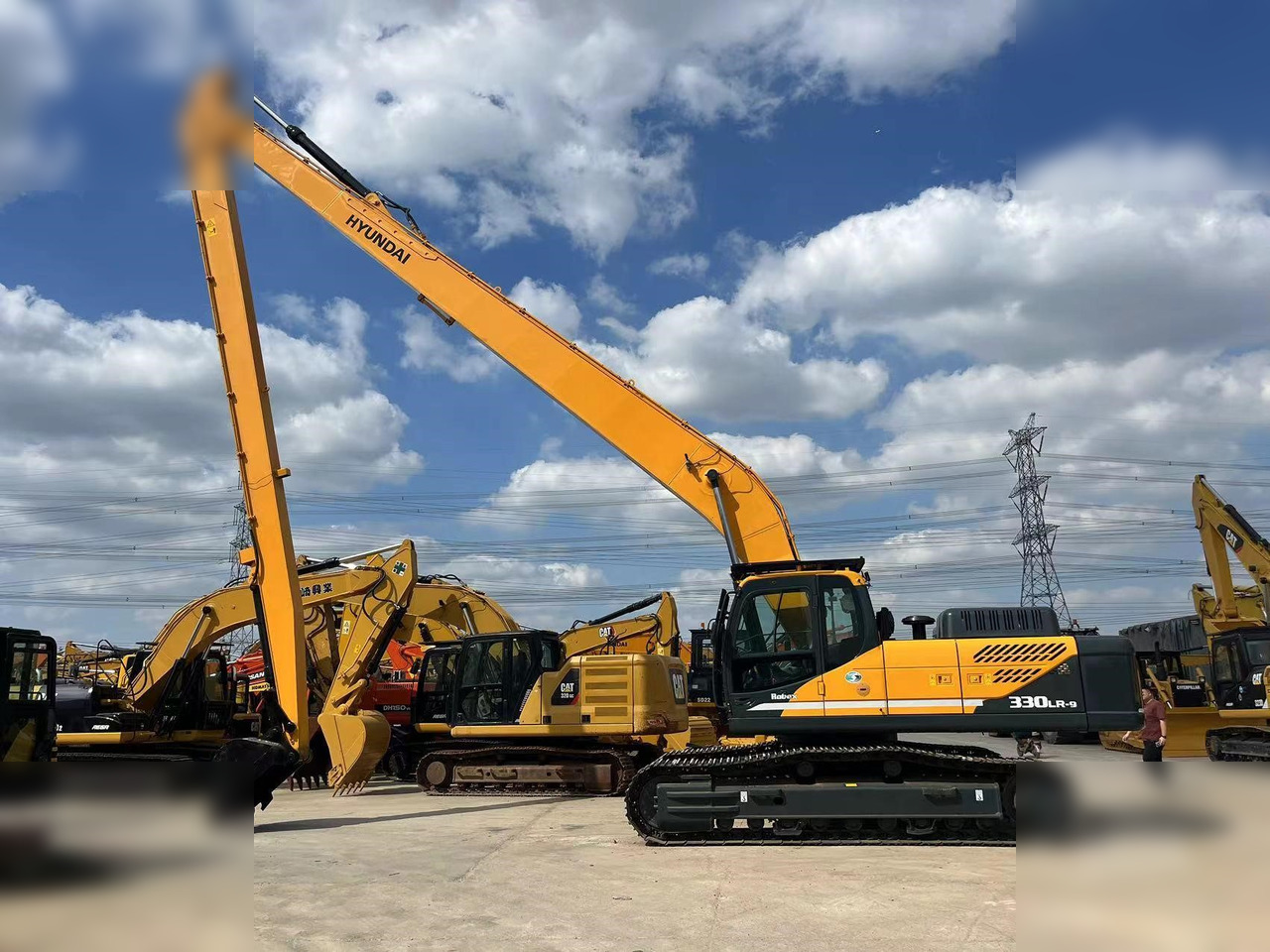 HYUNDAI ROBEX 330 LC-9S - Rivningsgrävare: bild 1 HYUNDAI ROBEX 330 LC-9S - Rivningsgrävare: bild 1