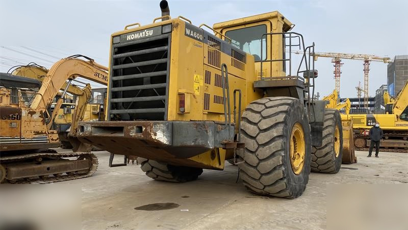 KOMATSU WA600-3 - Hjullastare: bild 2 KOMATSU WA600-3 - Hjullastare: bild 2