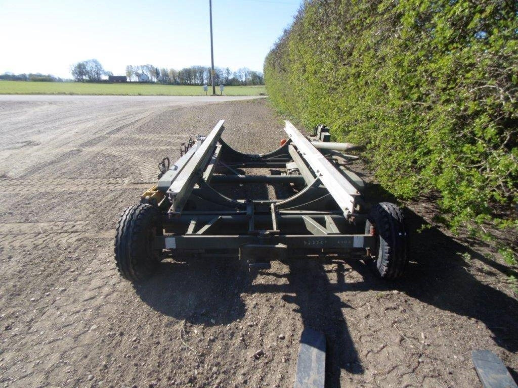 Trailor ca 5 m passande till båtar bogserad - Båttrailer: bild 2 Trailor ca 5 m passande till båtar bogserad - Båttrailer: bild 2