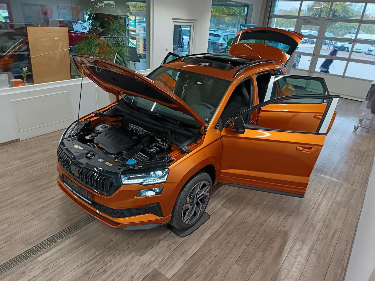 Skoda Karoq Sportline 2,0 TDI DSG 4x4*AHK*PSD*STD.HZG* - SUV: bild 2 Skoda Karoq Sportline 2,0 TDI DSG 4x4*AHK*PSD*STD.HZG* - SUV: bild 2