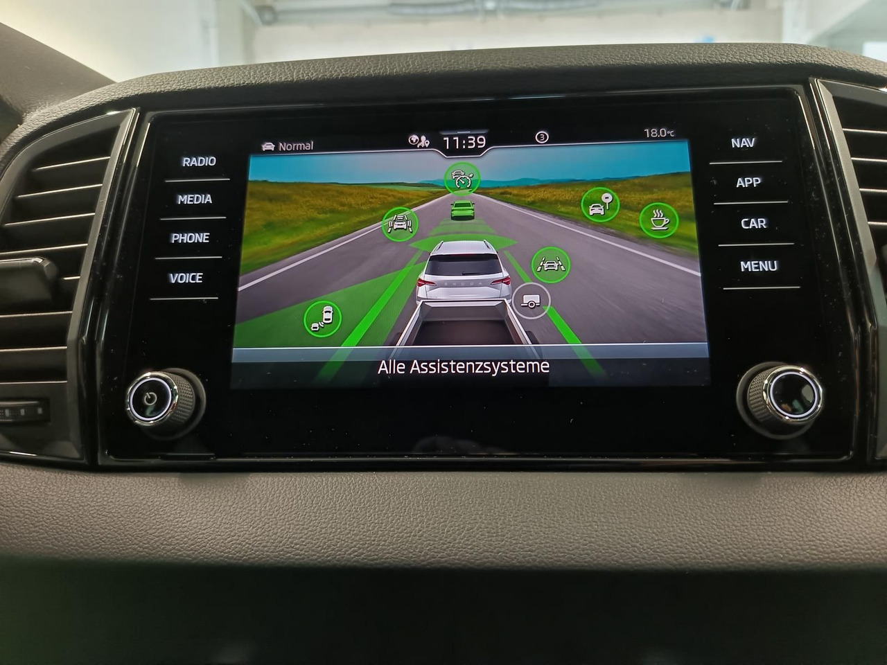 SUV Skoda Karoq Sportline 2,0 TDI DSG 4x4*AHK*PSD*STD.HZG*: bild 14 SUV Skoda Karoq Sportline 2,0 TDI DSG 4x4*AHK*PSD*STD.HZG*: bild 14