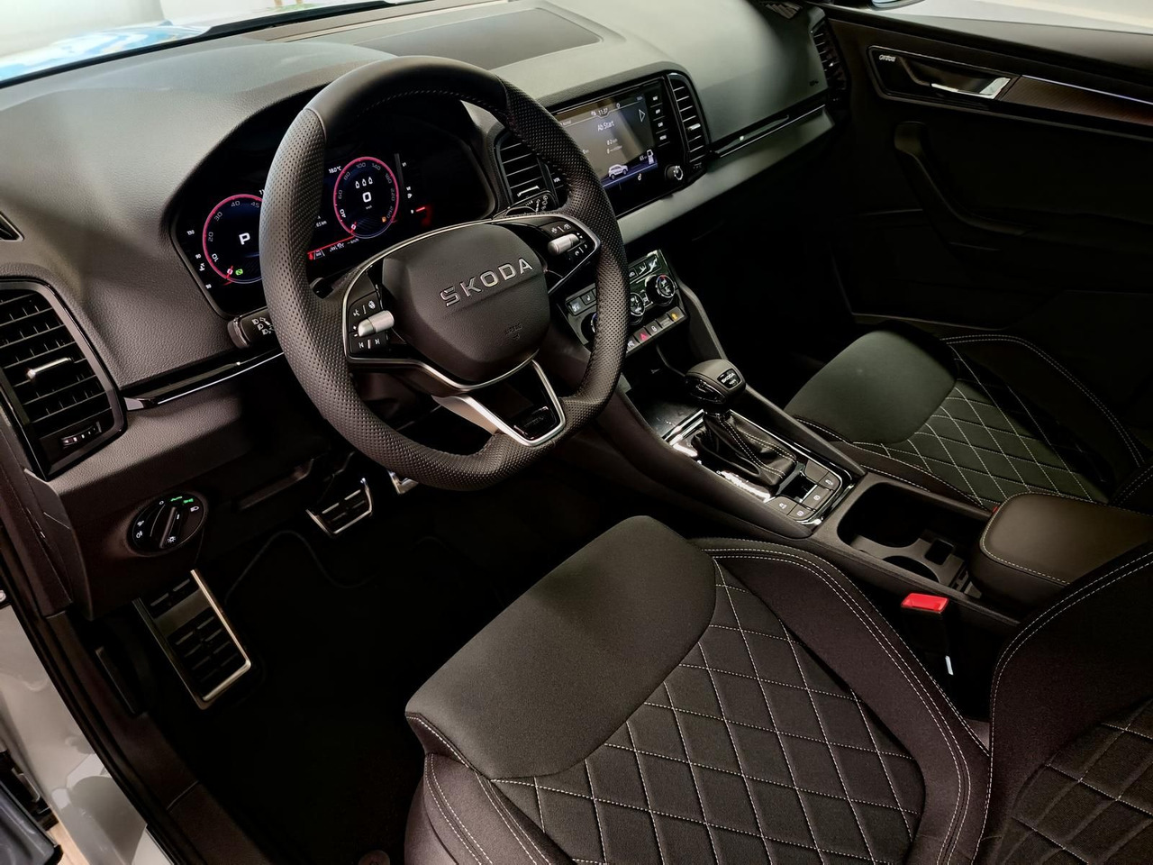 SUV Skoda Karoq Sportline 2,0 TDI DSG 4x4*AHK*PSD*STD.HZG*: bild 23 SUV Skoda Karoq Sportline 2,0 TDI DSG 4x4*AHK*PSD*STD.HZG*: bild 23