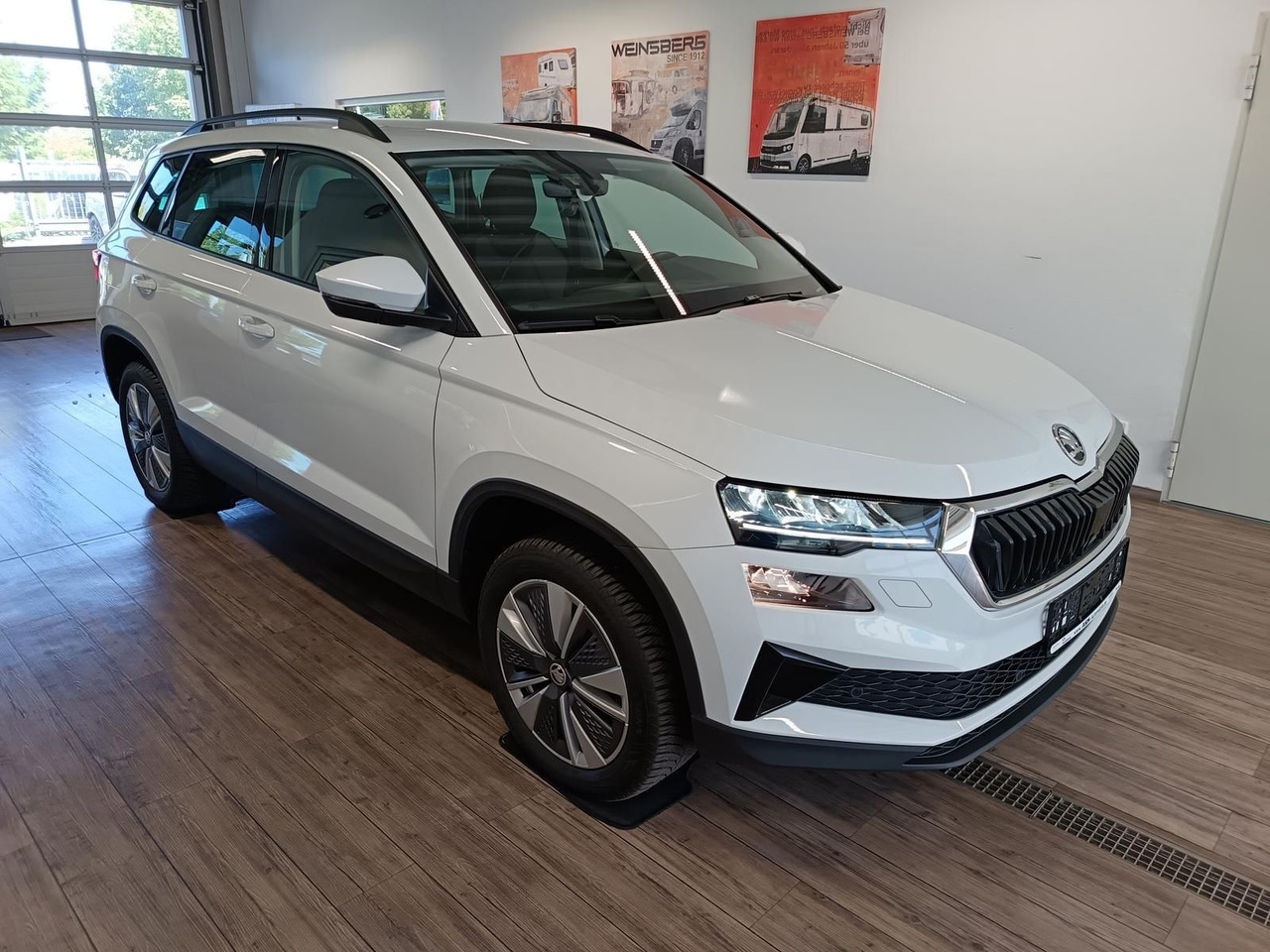 Skoda Karoq Style 1,5TSI DSG*AHK-VORBER*NAVI*LED*R-KAM - SUV: bild 3 Skoda Karoq Style 1,5TSI DSG*AHK-VORBER*NAVI*LED*R-KAM - SUV: bild 3