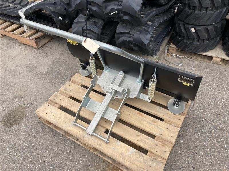 Husqvarna 125 B til R422 og P524 - Snöplog för Lantbruksmaskiner: bild 2 Husqvarna 125 B til R422 og P524 - Snöplog för Lantbruksmaskiner: bild 2