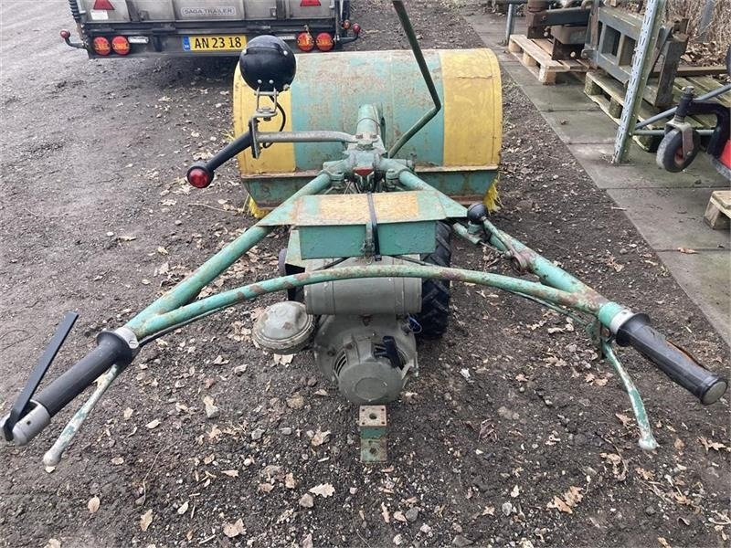 Irus U1200 med 120 cm fejemaskine  - Industriell sopmaskin: bild 4 Irus U1200 med 120 cm fejemaskine  - Industriell sopmaskin: bild 4