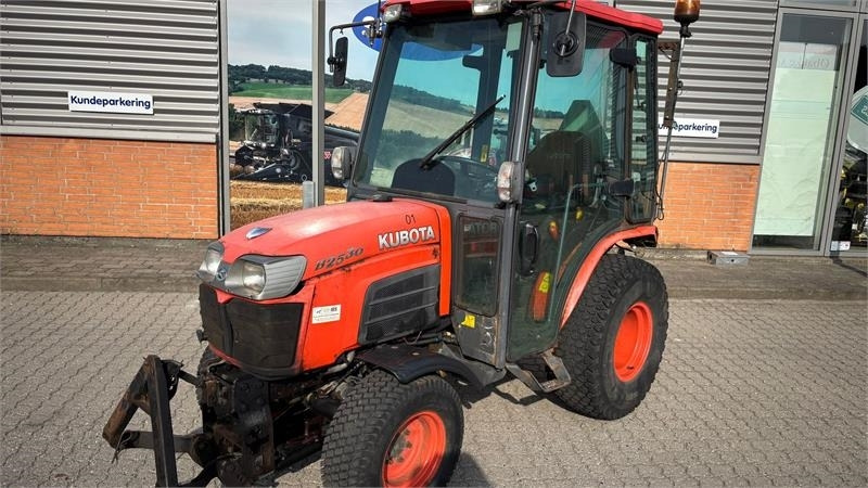 Kubota B2530 HST B2530 - Kommunaltraktor: bild 1 Kubota B2530 HST B2530 - Kommunaltraktor: bild 1
