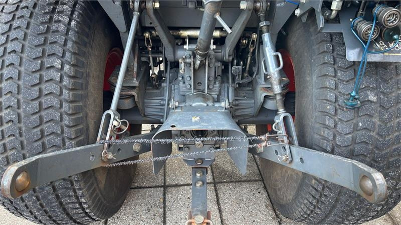 Kubota STW37 Kompakttraktor - Kommunaltraktor: bild 5 Kubota STW37 Kompakttraktor - Kommunaltraktor: bild 5