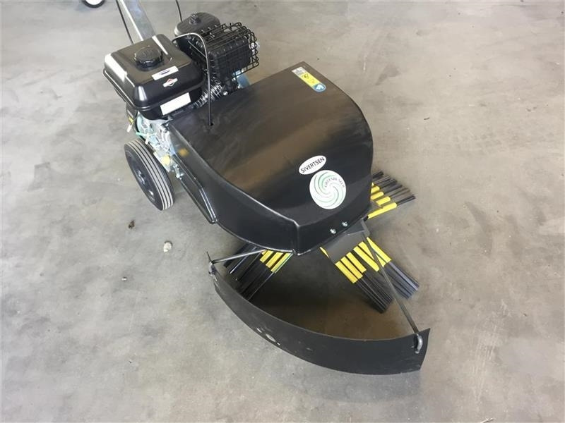 Kwern Greenbuster Pro III 8x3 Inkl. afdækningsskær - Tvåhjulstraktor: bild 1 Kwern Greenbuster Pro III 8x3 Inkl. afdækningsskær - Tvåhjulstraktor: bild 1