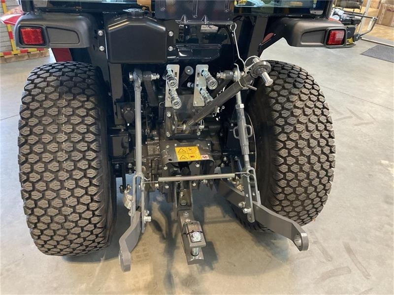 Massey Ferguson 1740 HC Frontlift/pto og 150 cm fejemaskine - Kommunaltraktor: bild 5 Massey Ferguson 1740 HC Frontlift/pto og 150 cm fejemaskine - Kommunaltraktor: bild 5