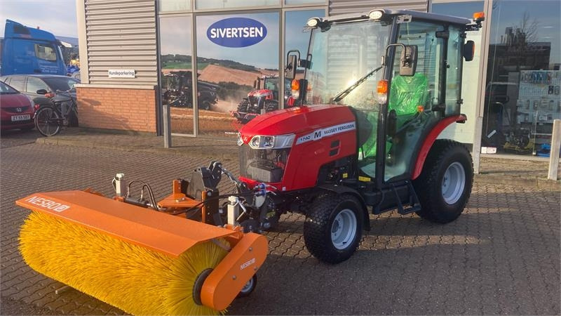 Massey Ferguson 1740 HC Frontlift/pto og 150 cm fejemaskine - Kommunaltraktor: bild 1 Massey Ferguson 1740 HC Frontlift/pto og 150 cm fejemaskine - Kommunaltraktor: bild 1