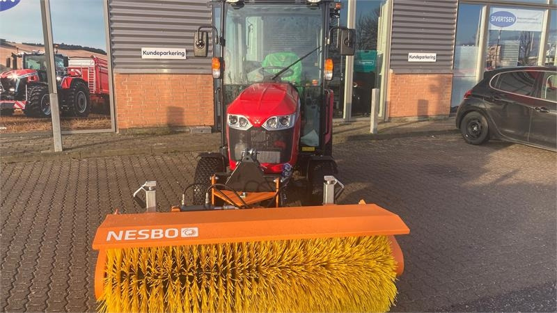 Massey Ferguson 1740 HC Frontlift/pto og 150 cm fejemaskine - Kommunaltraktor: bild 2 Massey Ferguson 1740 HC Frontlift/pto og 150 cm fejemaskine - Kommunaltraktor: bild 2