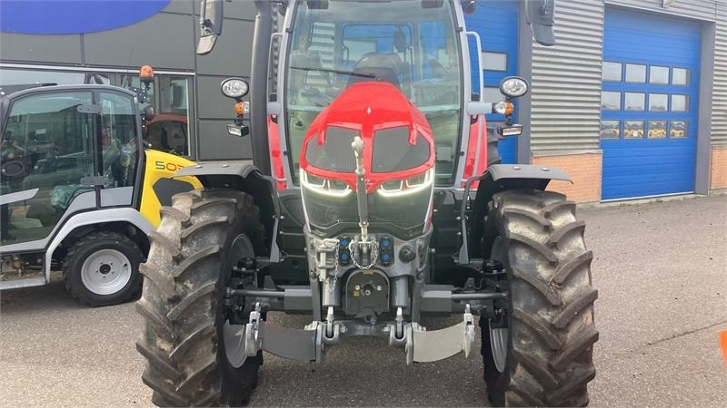 Massey Ferguson 5S.145 Exclusive Dyna-6 Exclusive - Traktor: bild 2 Massey Ferguson 5S.145 Exclusive Dyna-6 Exclusive - Traktor: bild 2
