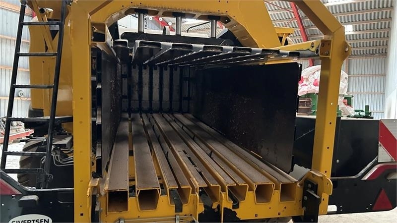 New Holland BB 1290 RC HD - Fyrkantspress: bild 4 New Holland BB 1290 RC HD - Fyrkantspress: bild 4