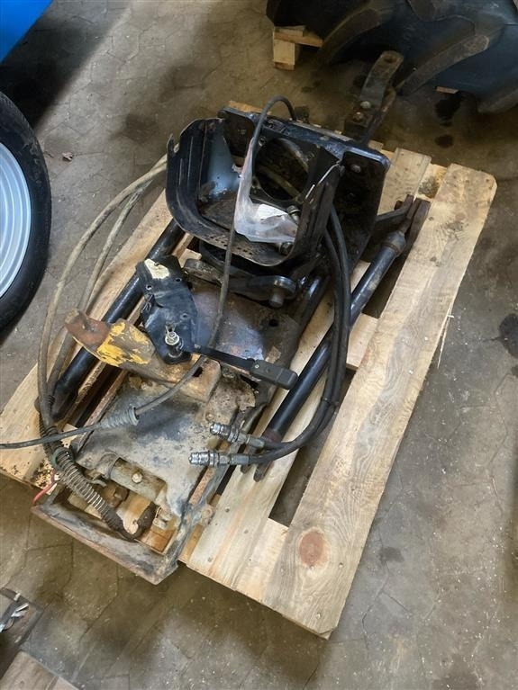 New Holland T7030 Hitchtræk - Redskapsfäste: bild 1 New Holland T7030 Hitchtræk - Redskapsfäste: bild 1