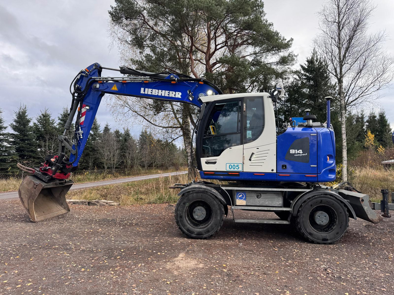 Liebherr A 914 Compact Litronic - Grävmaskin på däck: bild 2 Liebherr A 914 Compact Litronic - Grävmaskin på däck: bild 2