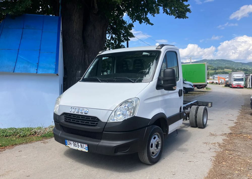 Iveco DAILY 35C13 ramo do zabudowy kiper wywrotka - Chassi lastbil: bild 1 Iveco DAILY 35C13 ramo do zabudowy kiper wywrotka - Chassi lastbil: bild 1