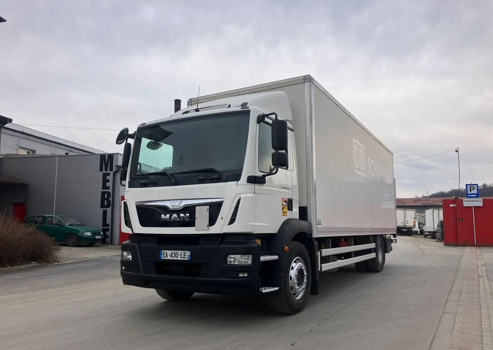 MAN MAN 18.290 kurierka kontener - Lastbil med skåp: bild 1 MAN MAN 18.290 kurierka kontener - Lastbil med skåp: bild 1