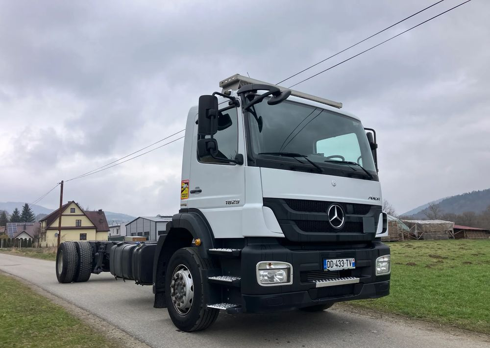 Mercedes-Benz Mercedes Axor 1829 Rama do zabudowy kiper beczka hakowiec laweta - Chassi lastbil: bild 1 Mercedes-Benz Mercedes Axor 1829 Rama do zabudowy kiper beczka hakowiec laweta - Chassi lastbil: bild 1