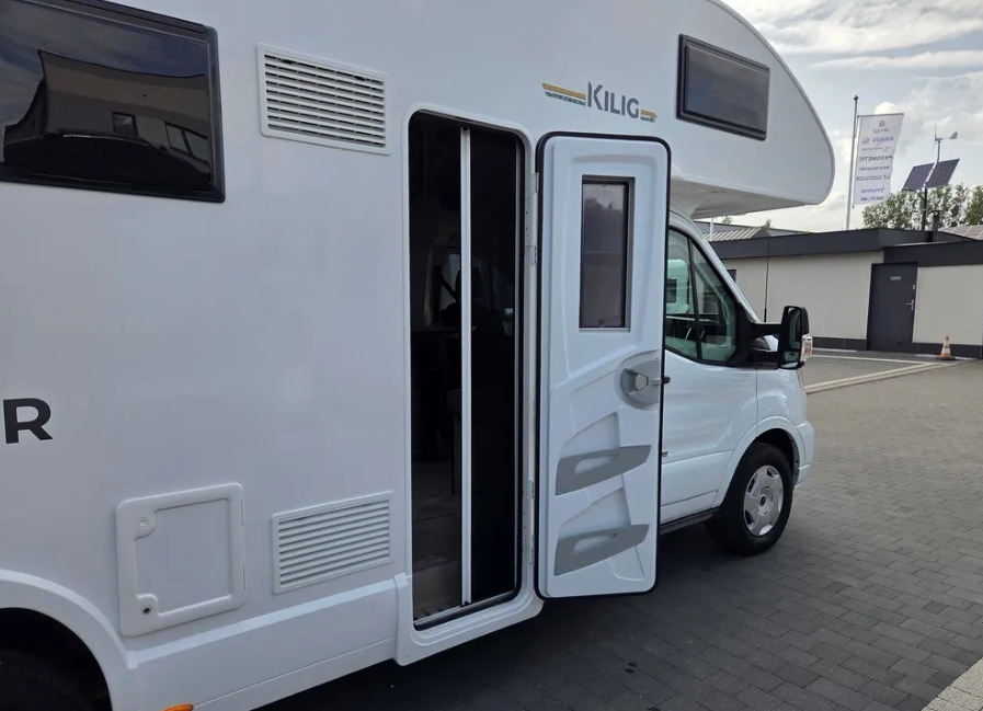 RIMOR Rimor KILIG 695 NEW Retrofitted 5-Passenger Winterized Camera Navigation - Campingbil: bild 5 RIMOR Rimor KILIG 695 NEW Retrofitted 5-Passenger Winterized Camera Navigation - Campingbil: bild 5