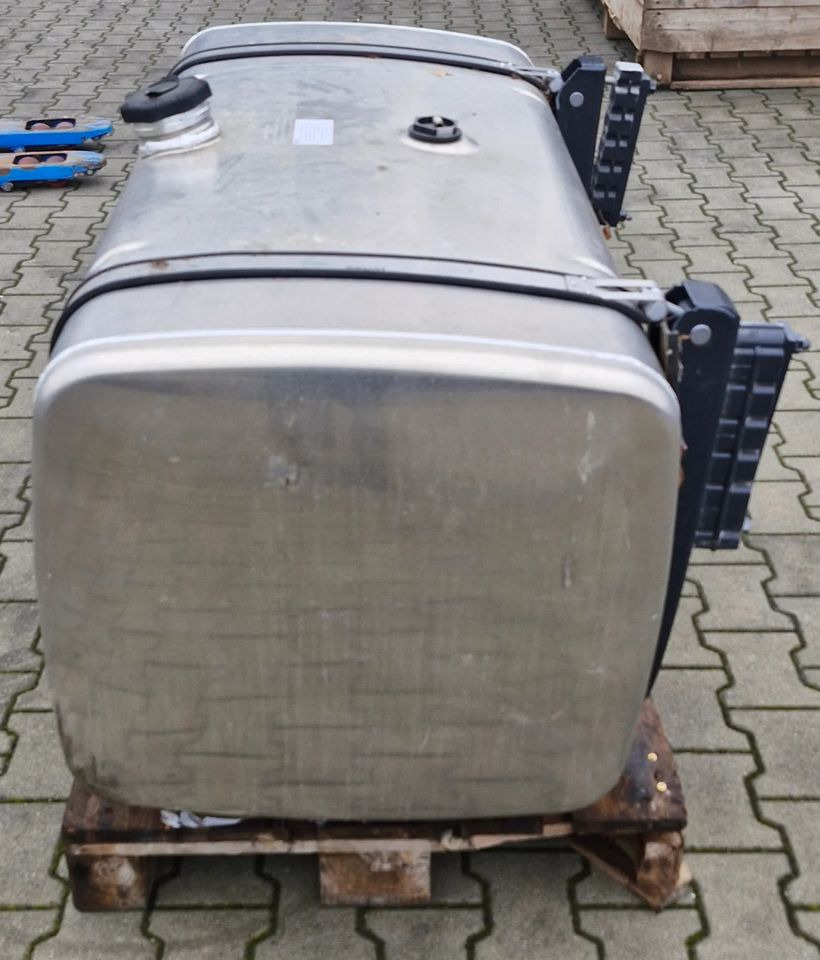 IVECO S WAY HI WAY STRALIS ZBIORNIK PALIWA NOWY - Bränslesystem: bild 3 IVECO S WAY HI WAY STRALIS ZBIORNIK PALIWA NOWY - Bränslesystem: bild 3