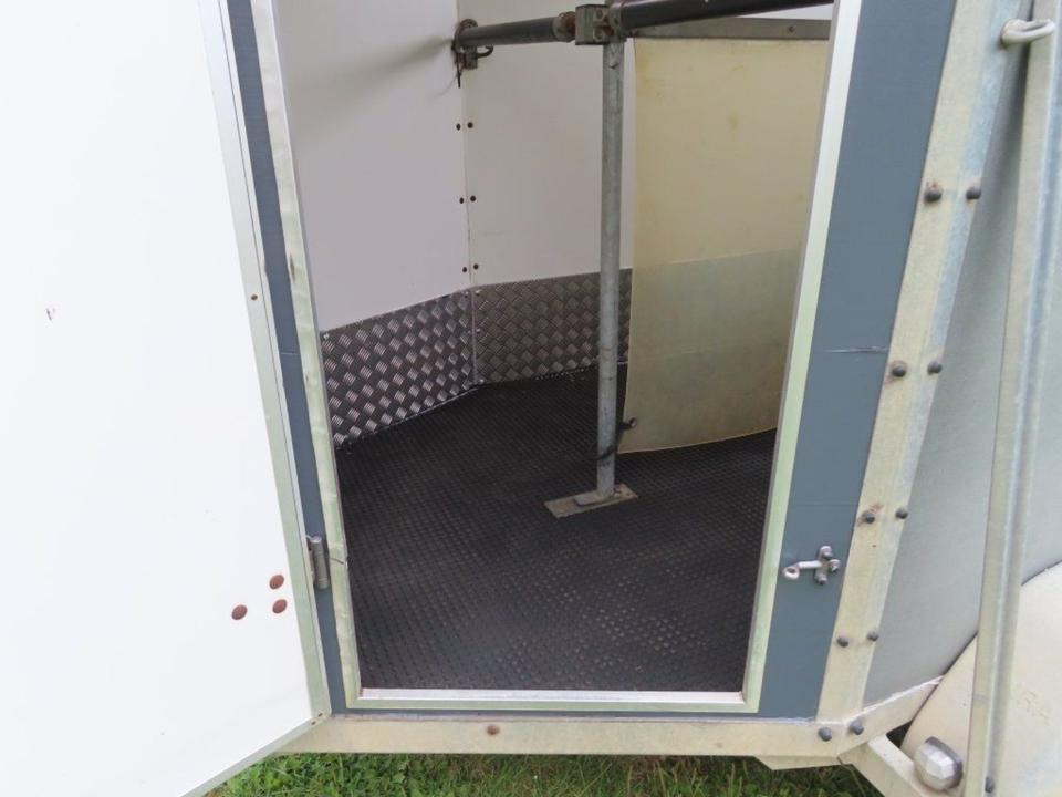 Black Friday Vieh - Pferdeanhänger, PKW Anhänger, Henra, TÜV NEU - Hästsläp: bild 3 Black Friday Vieh - Pferdeanhänger, PKW Anhänger, Henra, TÜV NEU - Hästsläp: bild 3