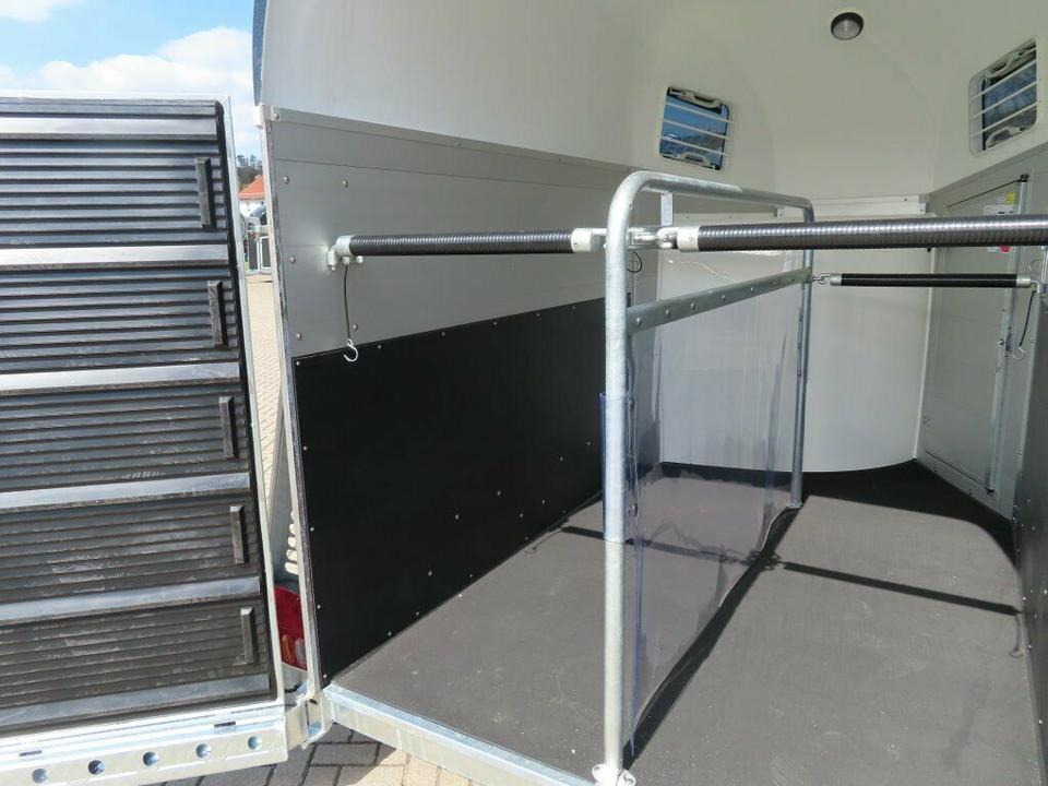 Böckmann Pferdeanhänger Champion Esprit Flügeltür Sattelkammer - Hästsläp: bild 5 Böckmann Pferdeanhänger Champion Esprit Flügeltür Sattelkammer - Hästsläp: bild 5