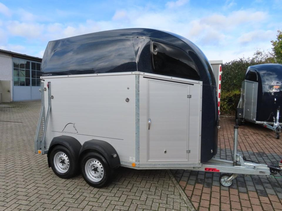Böckmann Pferdeanhänger Champion R, Alub., 100 km/h - Hästsläp: bild 2 Böckmann Pferdeanhänger Champion R, Alub., 100 km/h - Hästsläp: bild 2