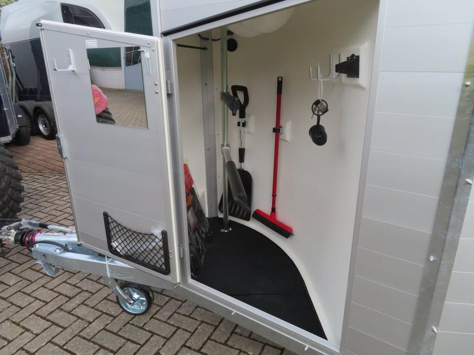 Böckmann Pferdeanhänger Champion R Flügeltür Saka. 100km/h - Hästsläp: bild 4 Böckmann Pferdeanhänger Champion R Flügeltür Saka. 100km/h - Hästsläp: bild 4