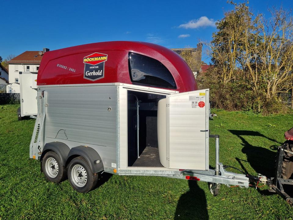 Böckmann Pferdeanhänger Champion R, SaKa., 100 km/h - Hästsläp: bild 2 Böckmann Pferdeanhänger Champion R, SaKa., 100 km/h - Hästsläp: bild 2