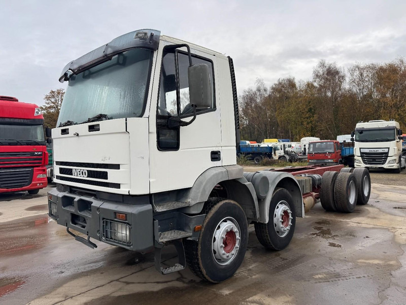 Iveco Eurotrakker 340 E 34 (GRAND PONT / LAMES / POMPE MANUELLE / BOITE MANUELLE / 12 ROUES) - Chassi lastbil: bild 1 Iveco Eurotrakker 340 E 34 (GRAND PONT / LAMES / POMPE MANUELLE / BOITE MANUELLE / 12 ROUES) - Chassi lastbil: bild 1