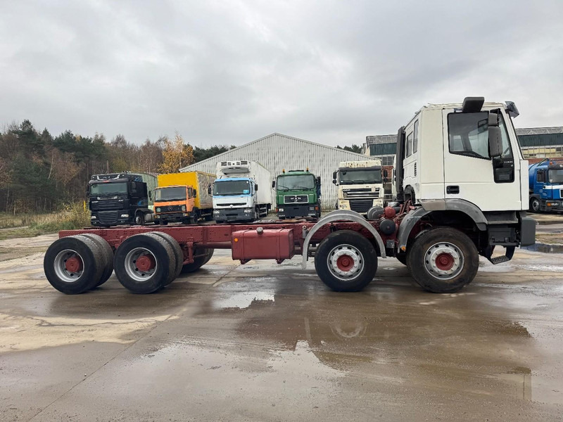 Iveco Eurotrakker 340 E 34 (GRAND PONT / LAMES / POMPE MANUELLE / BOITE MANUELLE / 12 ROUES) - Chassi lastbil: bild 4 Iveco Eurotrakker 340 E 34 (GRAND PONT / LAMES / POMPE MANUELLE / BOITE MANUELLE / 12 ROUES) - Chassi lastbil: bild 4