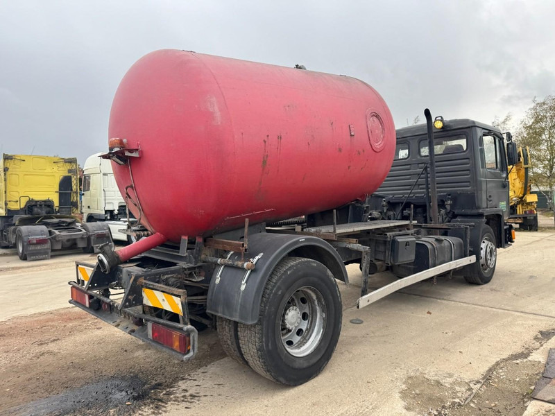 MAN 18.232 (8000 L / 6 CYLINDER WITH MANUAL PUMP / STEEL SUSPENSION) - Sugbil: bild 5 MAN 18.232 (8000 L / 6 CYLINDER WITH MANUAL PUMP / STEEL SUSPENSION) - Sugbil: bild 5