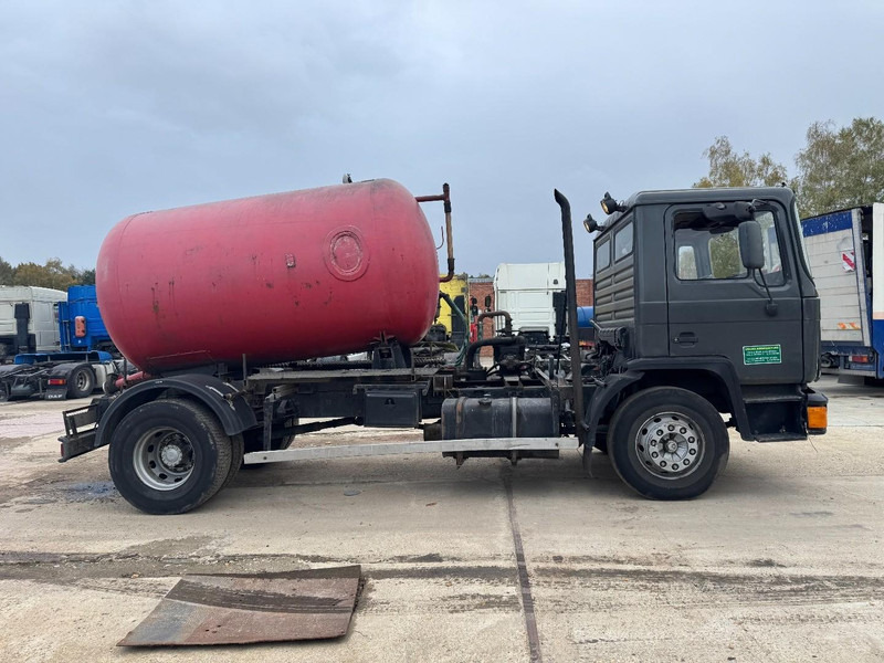 MAN 18.232 (8000 L / 6 CYLINDER WITH MANUAL PUMP / STEEL SUSPENSION) - Sugbil: bild 4 MAN 18.232 (8000 L / 6 CYLINDER WITH MANUAL PUMP / STEEL SUSPENSION) - Sugbil: bild 4