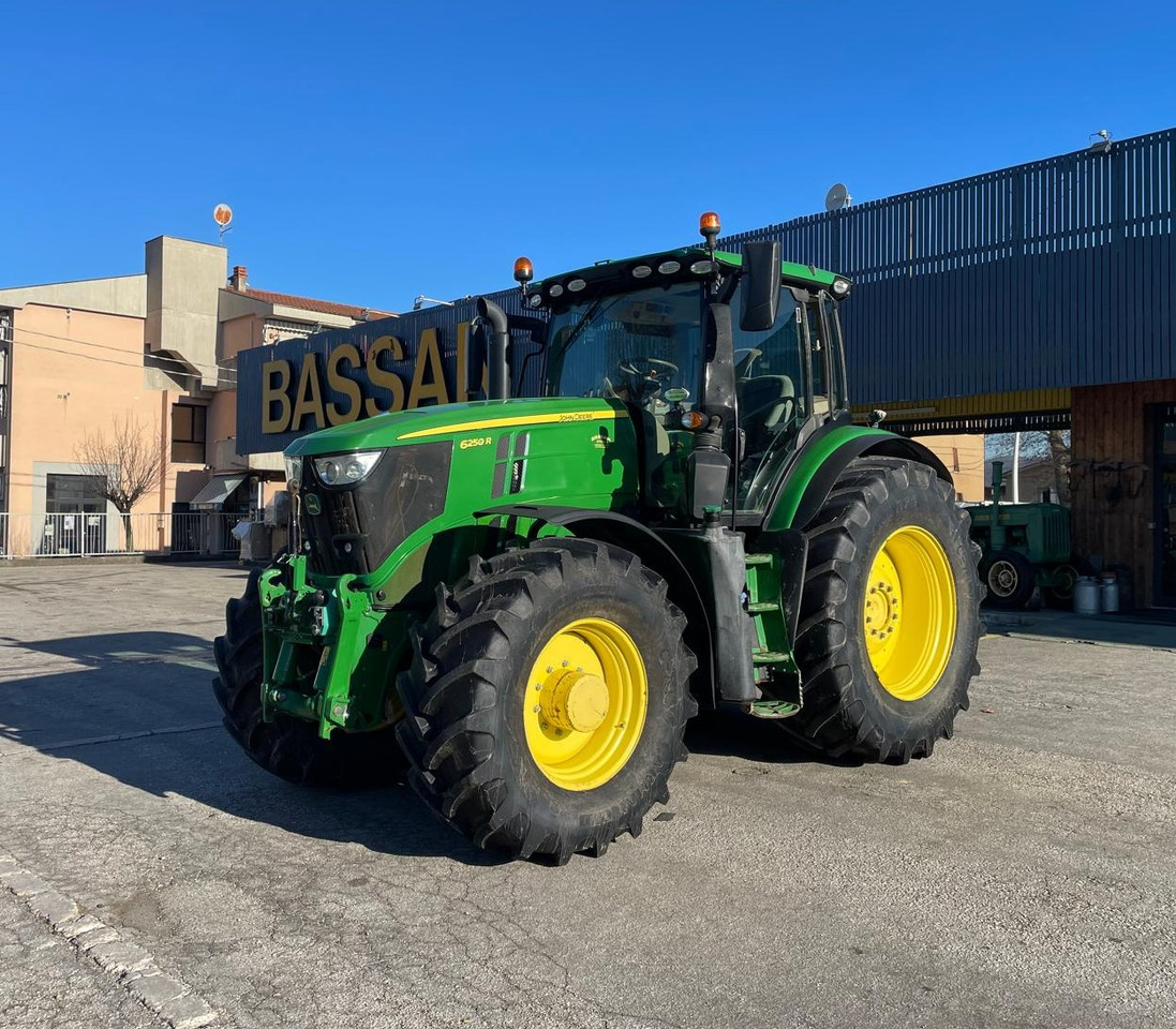 JOHN DEERE 6250 R - Traktor: bild 1 JOHN DEERE 6250 R - Traktor: bild 1