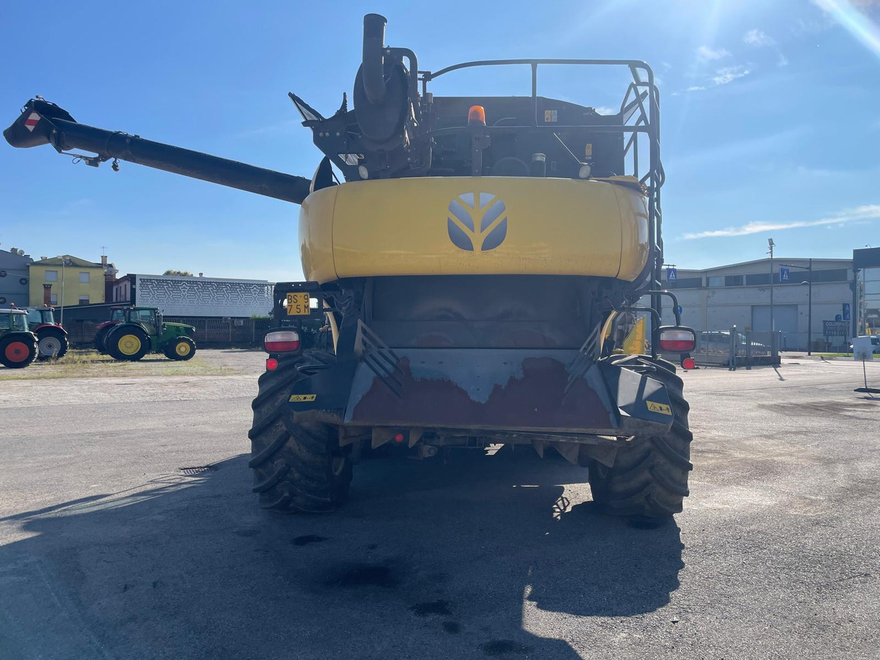 NEW HOLLAND MIETITREBBIA CR 9.90 - Skördetröska: bild 4 NEW HOLLAND MIETITREBBIA CR 9.90 - Skördetröska: bild 4