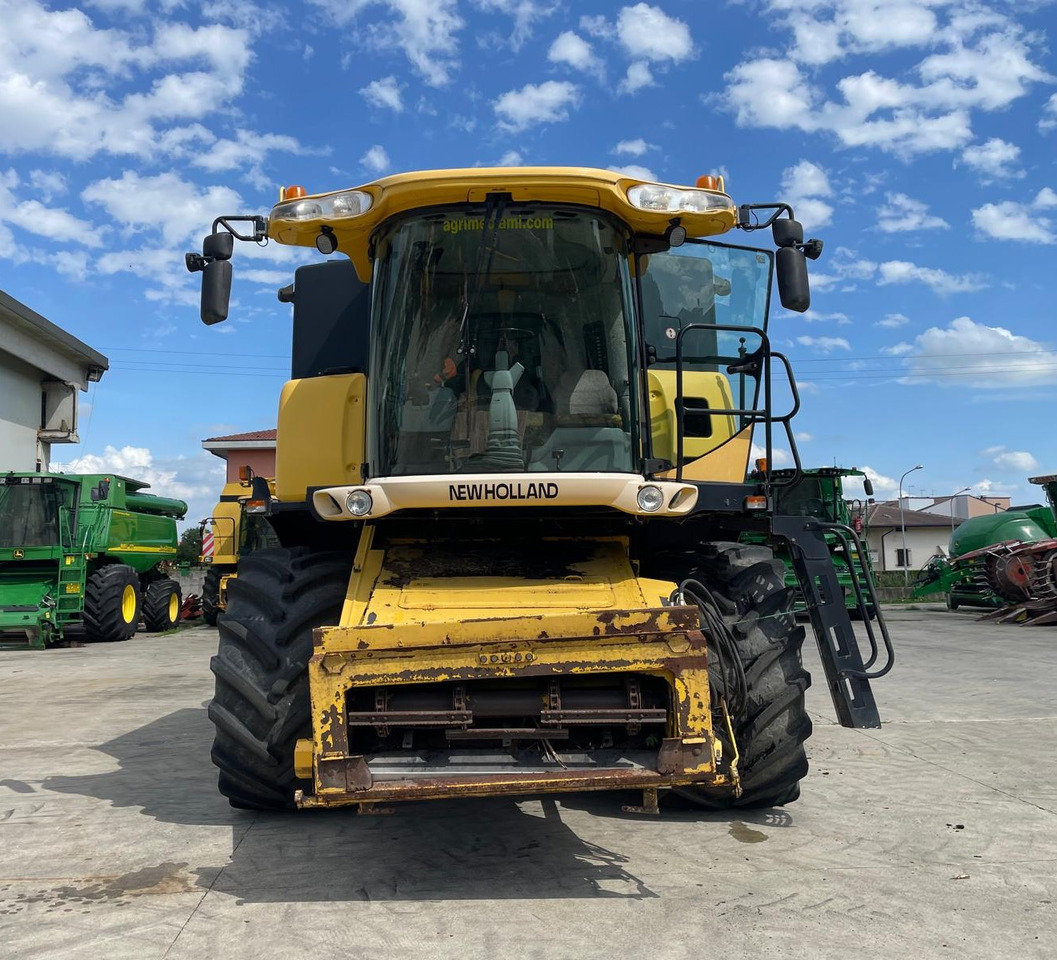 NEW HOLLAND MIETITREBBIA CX 8080 - Skördetröska: bild 3 NEW HOLLAND MIETITREBBIA CX 8080 - Skördetröska: bild 3