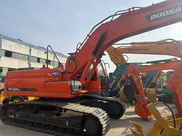Doosan DX225LC Second-Hand Excavator | Korea Direct Import | 1-Year Warranty & Free Sea Shipping - Bandgrävare: bild 4 Doosan DX225LC Second-Hand Excavator | Korea Direct Import | 1-Year Warranty & Free Sea Shipping - Bandgrävare: bild 4