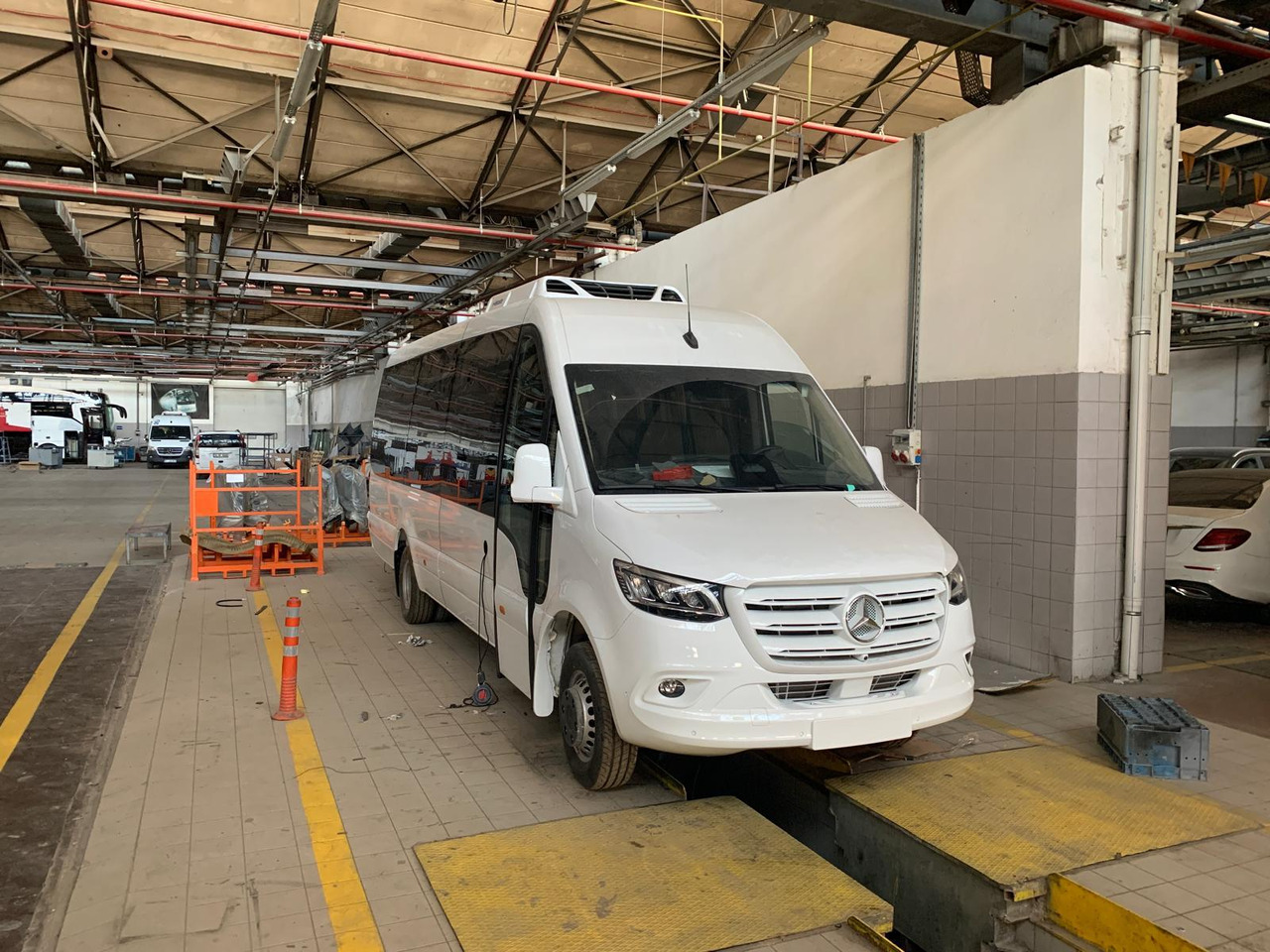 MERCEDES-BENZ SPRINTER 519 - Minibuss, Persontransport: bild 1 MERCEDES-BENZ SPRINTER 519 - Minibuss, Persontransport: bild 1