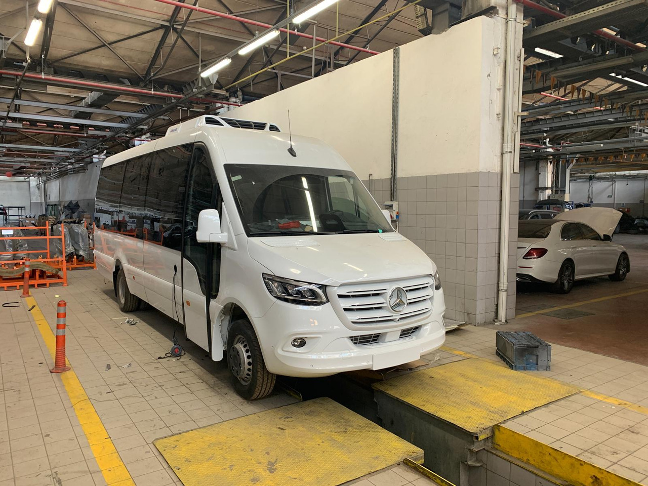 MERCEDES-BENZ SPRINTER 519 - Minibuss, Persontransport: bild 2 MERCEDES-BENZ SPRINTER 519 - Minibuss, Persontransport: bild 2