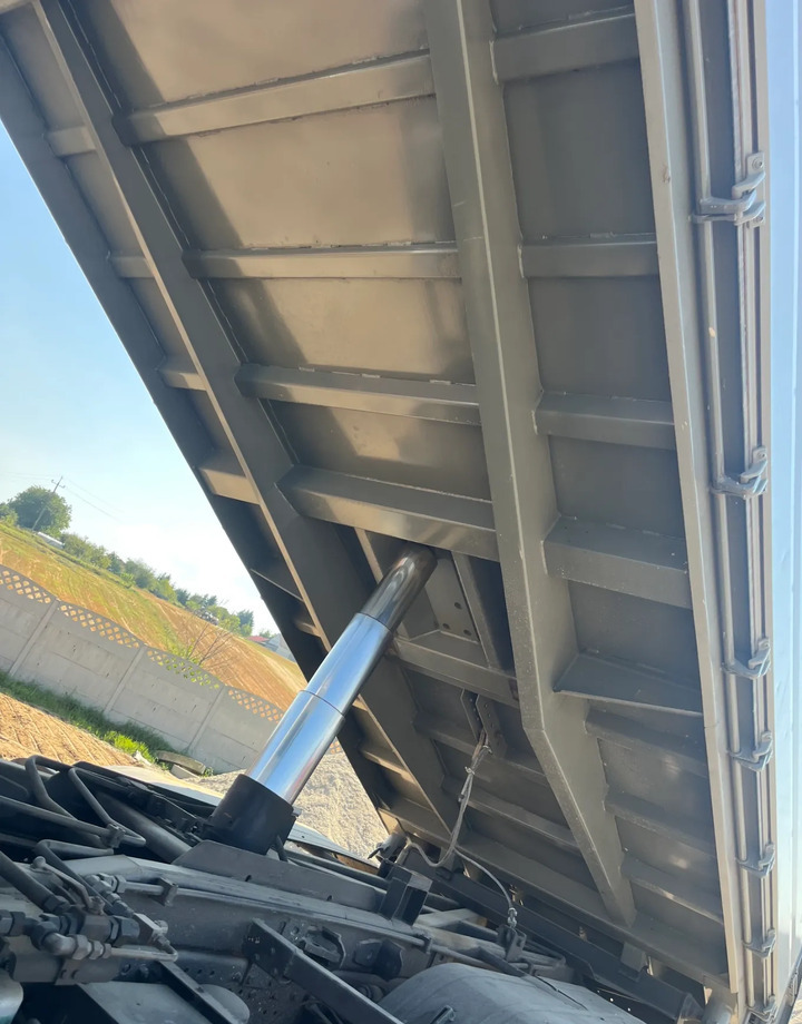 MAN TGA 33.390 - Tippbil lastbil: bild 4 MAN TGA 33.390 - Tippbil lastbil: bild 4