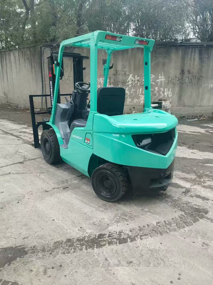 MITSUBISHI 3-ton - Dieseltruck: bild 3 MITSUBISHI 3-ton - Dieseltruck: bild 3