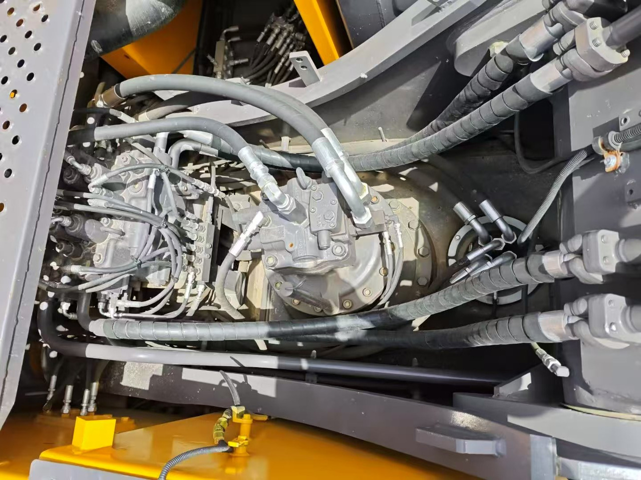 Volvo EC2500L - Bandgrävare: bild 2 Volvo EC2500L - Bandgrävare: bild 2