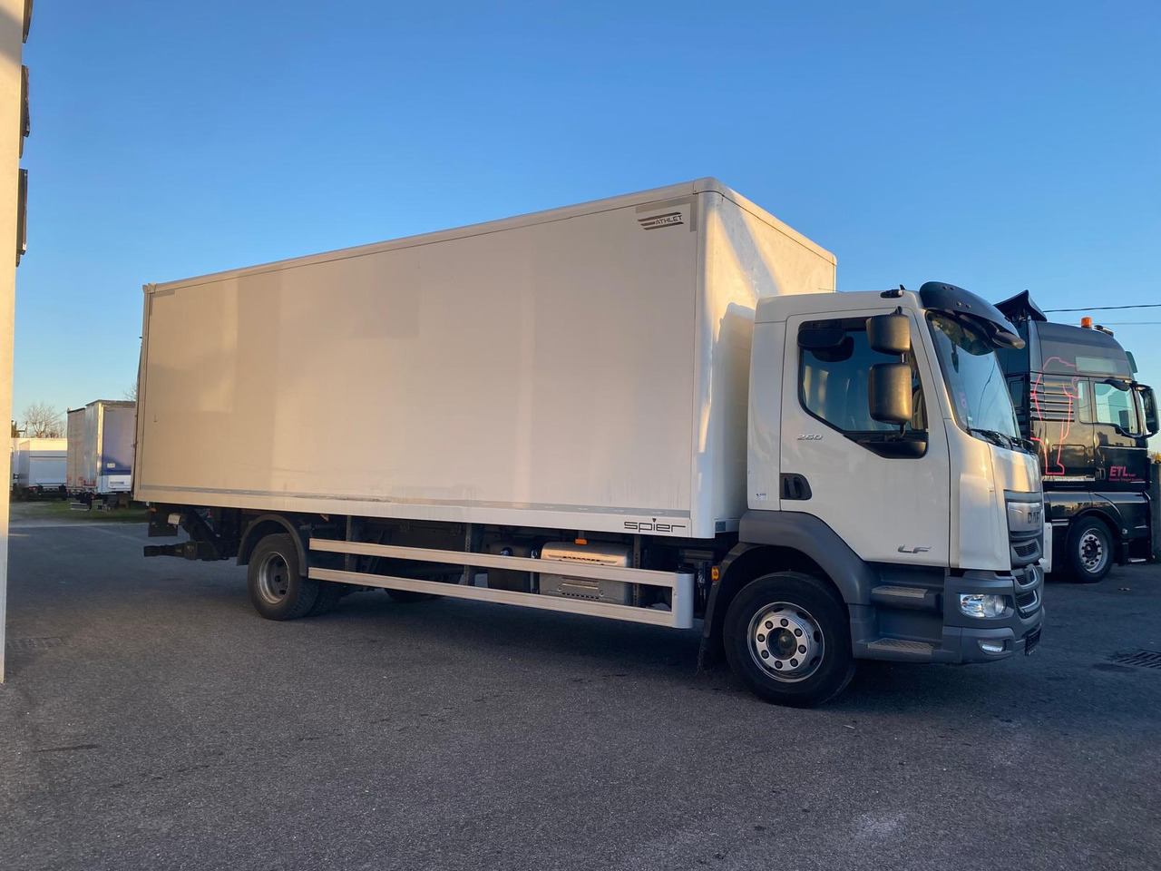 DAF LF 260 FA - Lastbil med skåp: bild 2 DAF LF 260 FA - Lastbil med skåp: bild 2