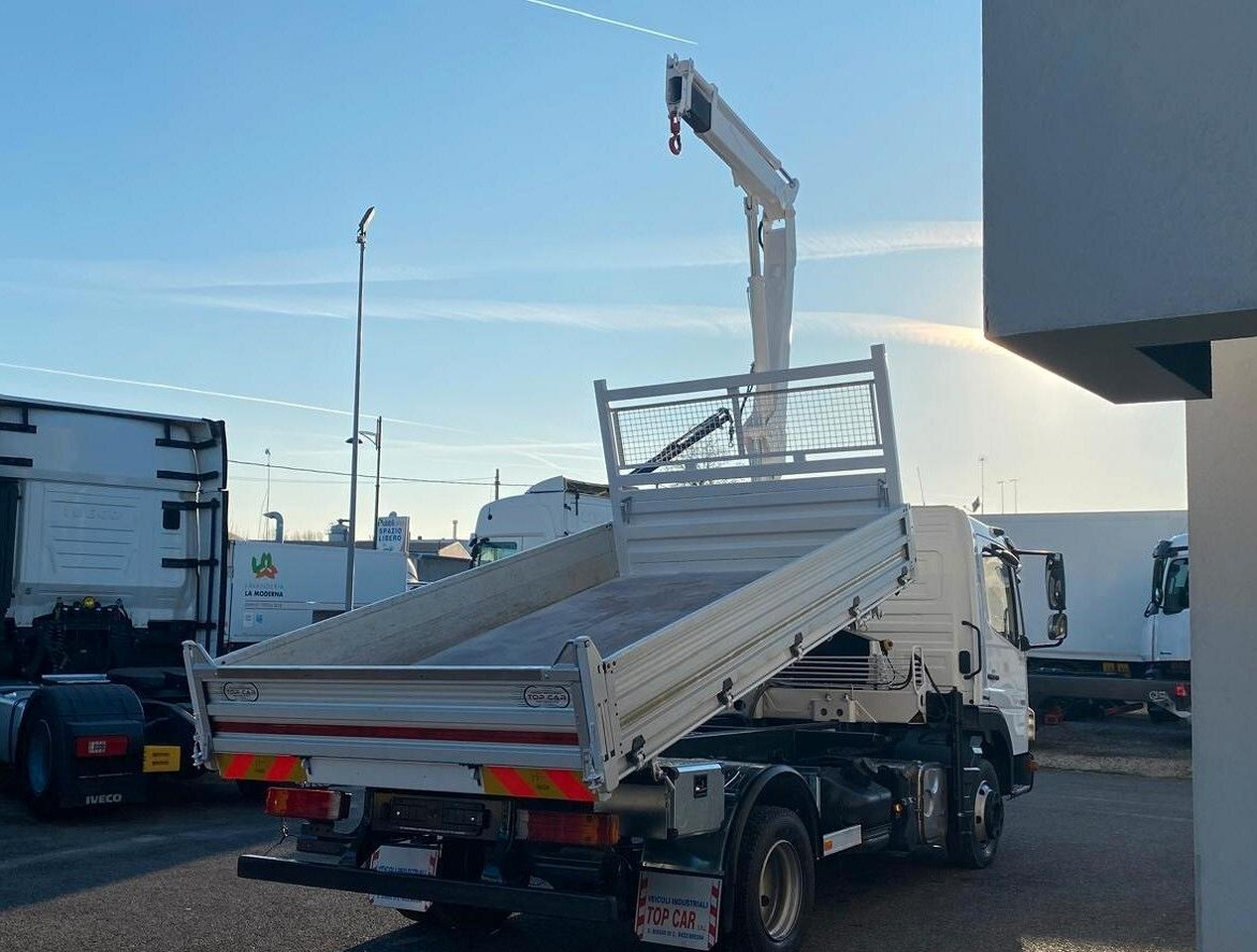 MERCEDES 816 ATEGO CASSONE RIBALTABILE E GRU - Tippbil lastbil, Kranbil: bild 5 MERCEDES 816 ATEGO CASSONE RIBALTABILE E GRU - Tippbil lastbil, Kranbil: bild 5