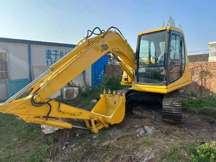 Cheap Used Komatsu PC60-7 Crawler Excavator with High Efficiency Used Heavy Machinery Komatsu P60-7 Digger Cheap for Sale - Bandgrävare: bild 4 Cheap Used Komatsu PC60-7 Crawler Excavator with High Efficiency Used Heavy Machinery Komatsu P60-7 Digger Cheap for Sale - Bandgrävare: bild 4