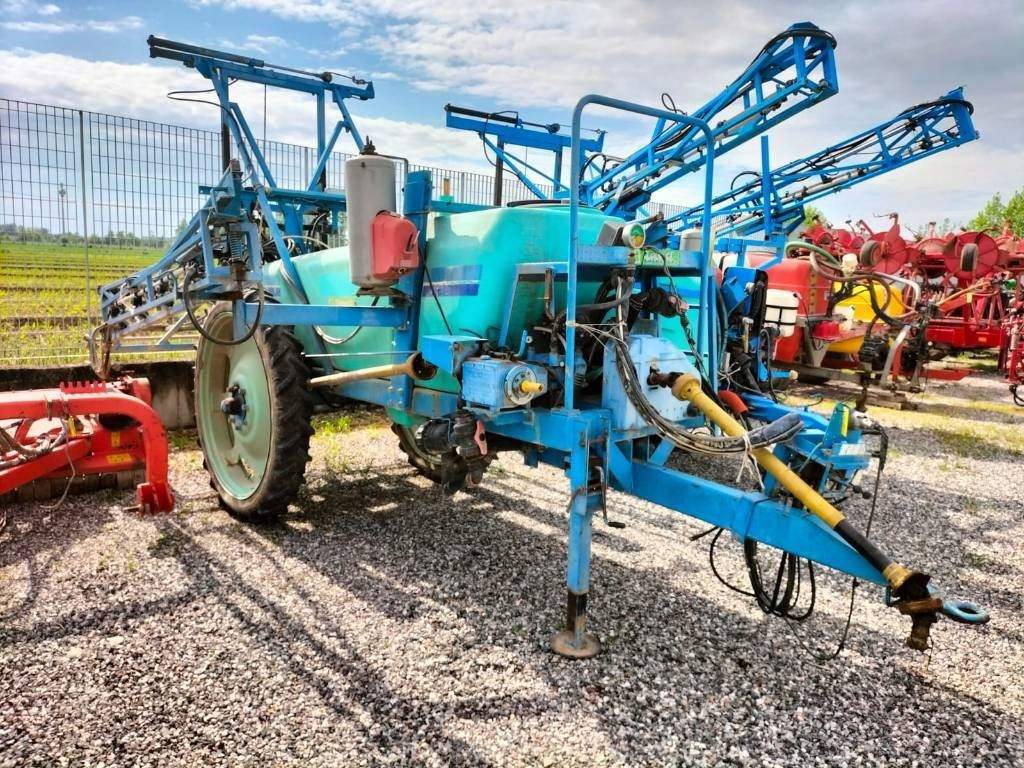 Berthoud ALBA V 2200 - Bogserad spruta: bild 1 Berthoud ALBA V 2200 - Bogserad spruta: bild 1