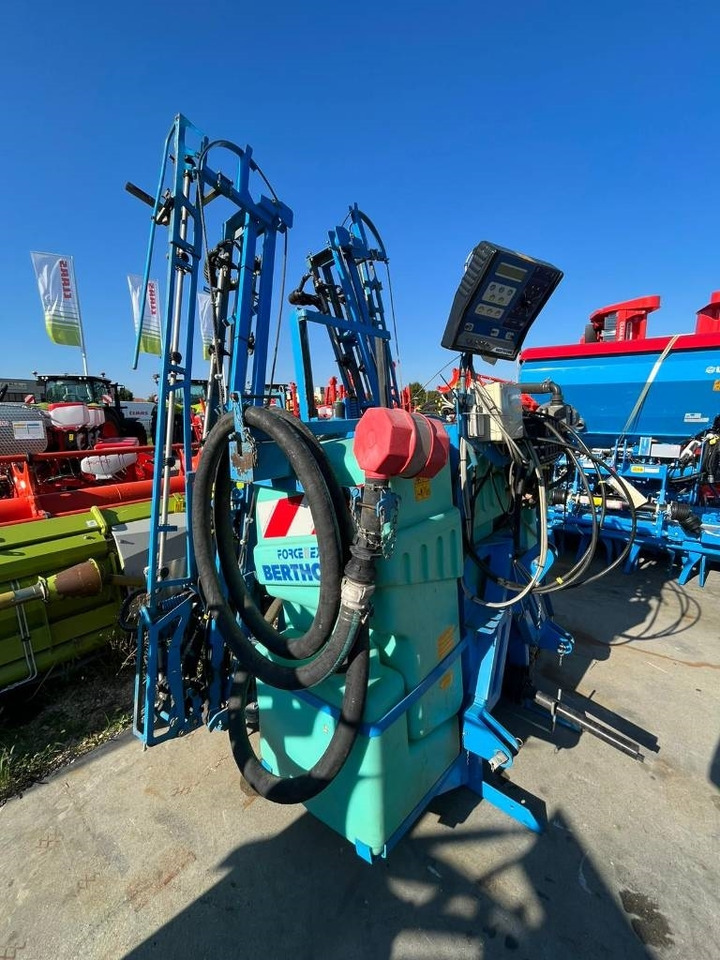 Berthoud Force 1000 - Traktorburen spruta: bild 1 Berthoud Force 1000 - Traktorburen spruta: bild 1